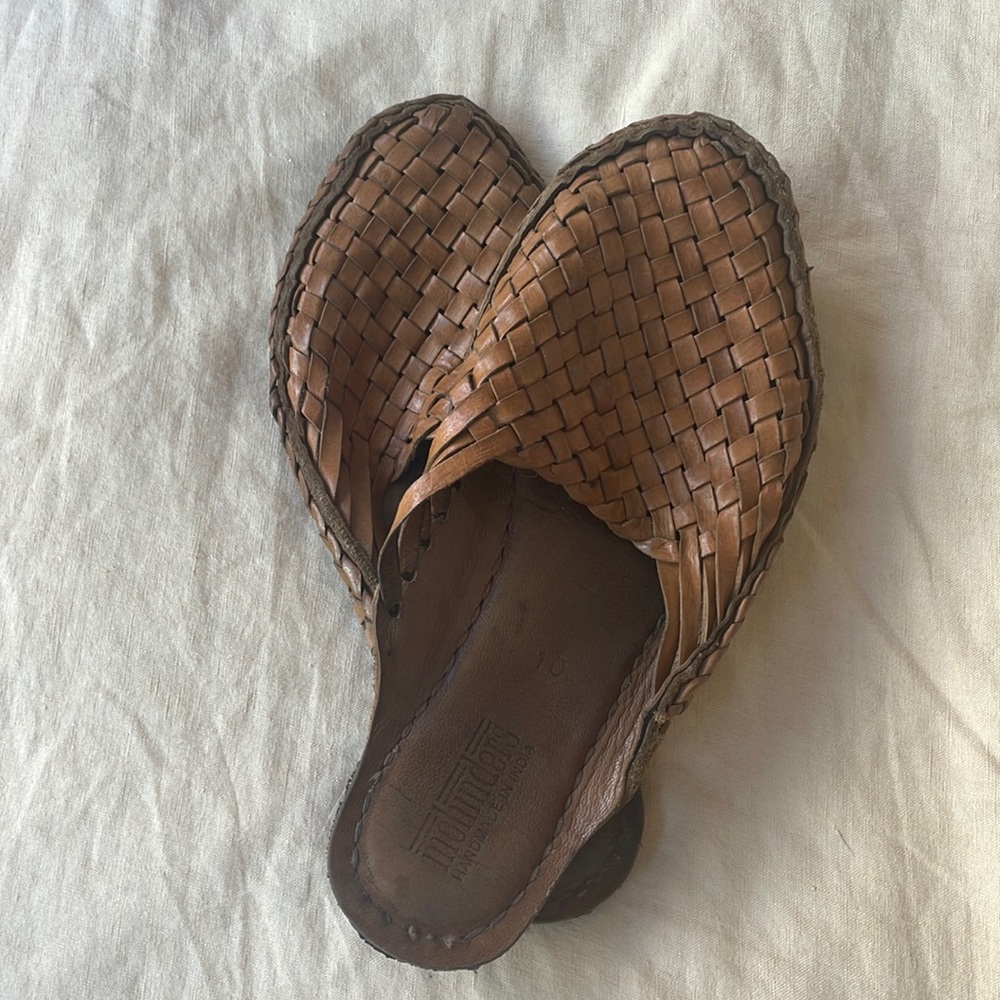 Mohinder honey woven slide